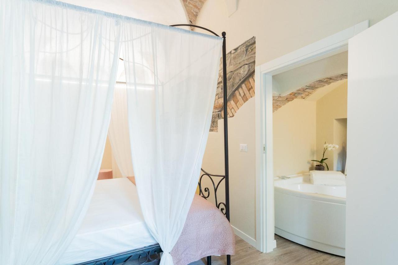 Romantic Escape City Centre With Jacuzzi & Parking By Rent All โกโม ภายนอก รูปภาพ